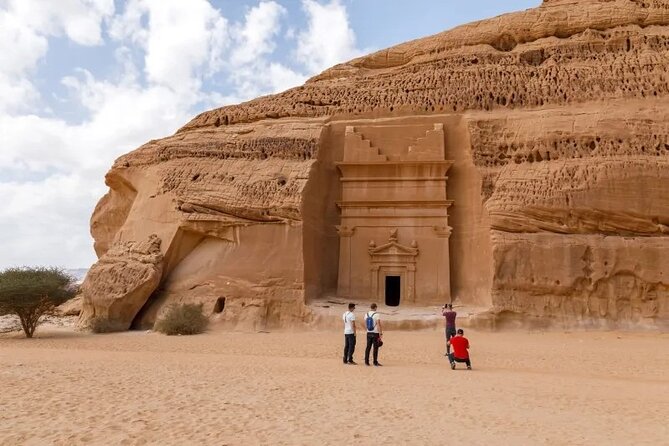 Visiting the Incredible Heritage Site Hegra in AlUla. - Who should book this Hegra tour?